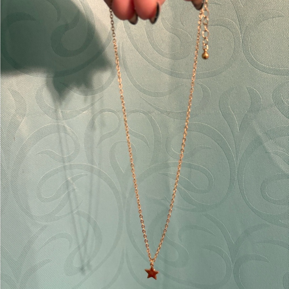 Gold Star Pendant Necklace
